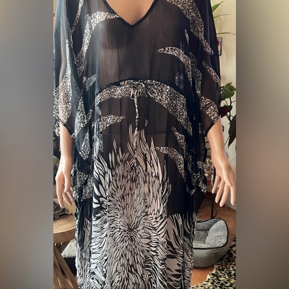 THE AVENUE BEACH COVERUP Sz. 22/24 - Picture 2 of 6